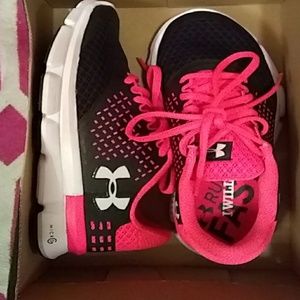 Under Armour Girls/Ladies Shoes